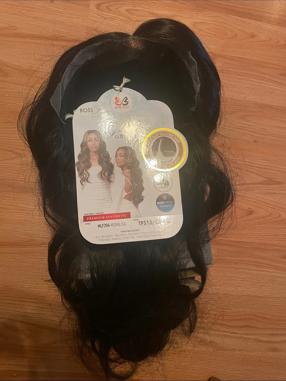 Natural Center-Part Black Synthetic Wig — Smooth Shine & Soft Waves